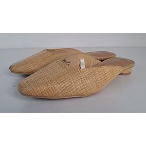 A New Day Low Heel Mule Slip on Shoe Size 9 Beige Pointed Toe Preppy Dress Shoe